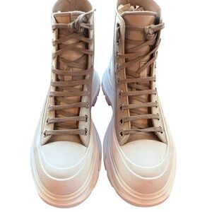 Alexander McQueen Tread Slick boots, featuring a distinct leather. size 41 J